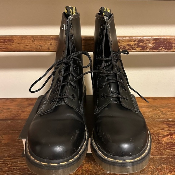 Dr. Martens 1460 Black Smooth Leather Lace Up Boots 8 Hole Classic Military Docs - Picture 7 of 14